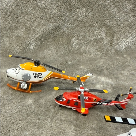 🚁Disney Pixar Planes RSC-01Rescue Chopper 1:45, Ron Hover,&Plastic Piston Peak - Picture 8 of 11